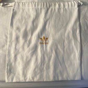 Adidas Superstar  Classic sneaker bag. White.